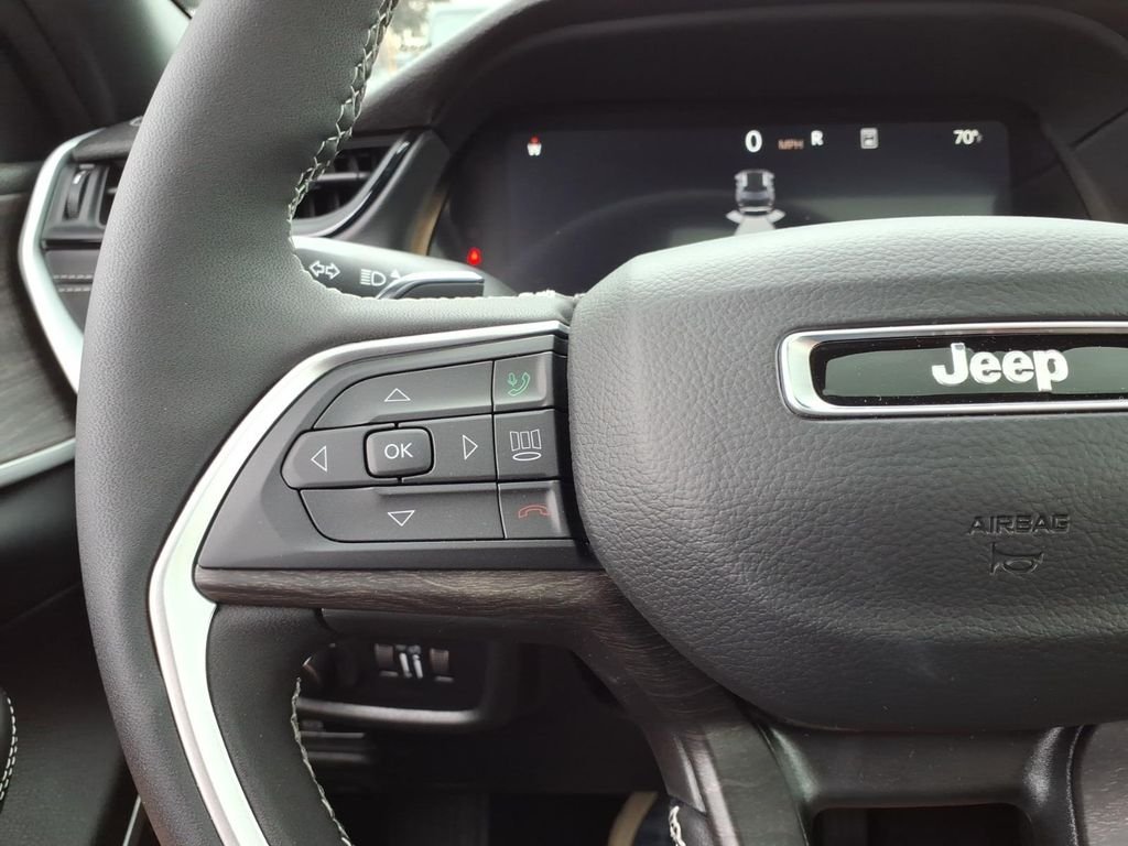 New 2026 Bright White Clear-Coat Exterior Paint Jeep Limited image 19