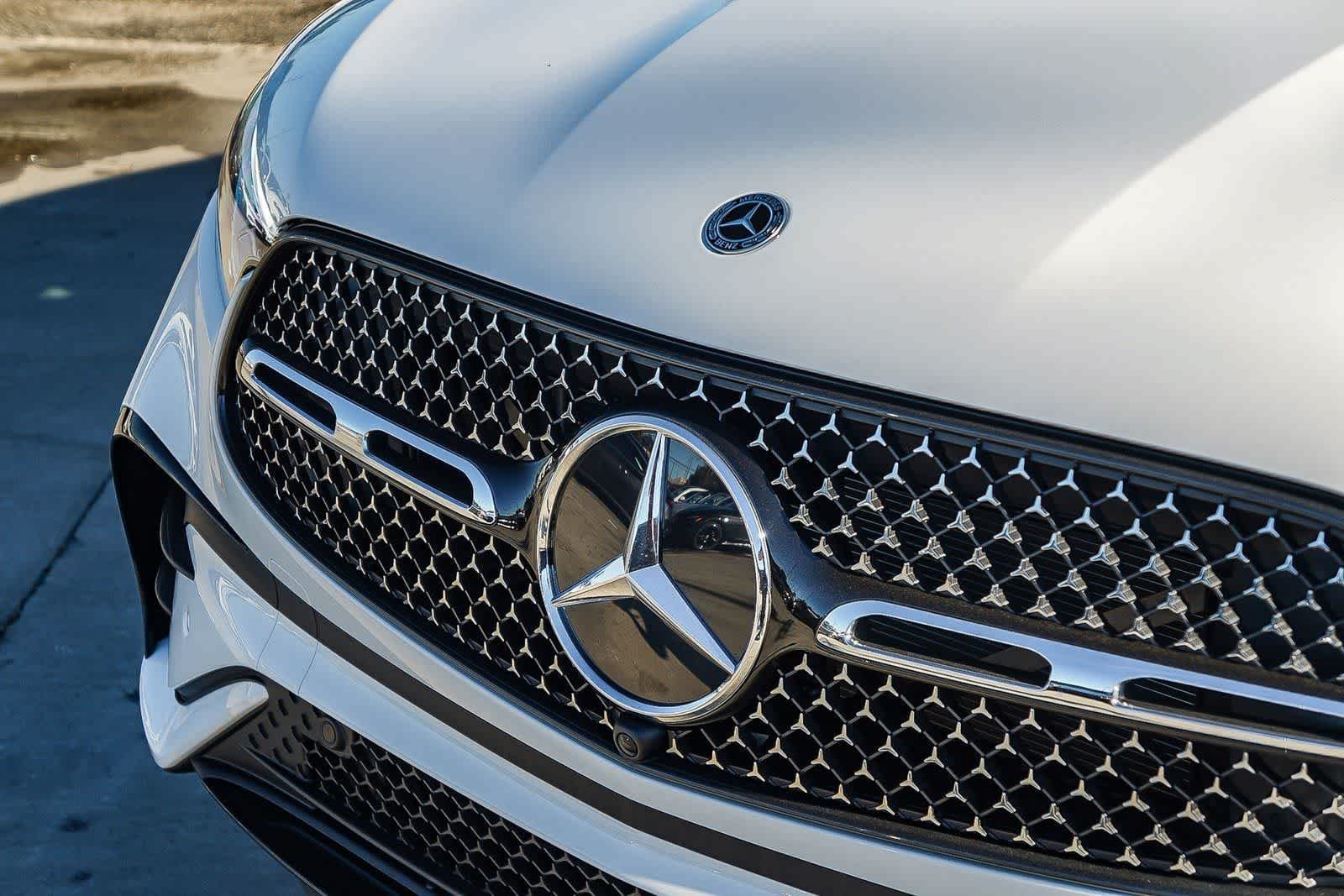 New 2026 Polar White Mercedes-Benz GLC 300 image 9