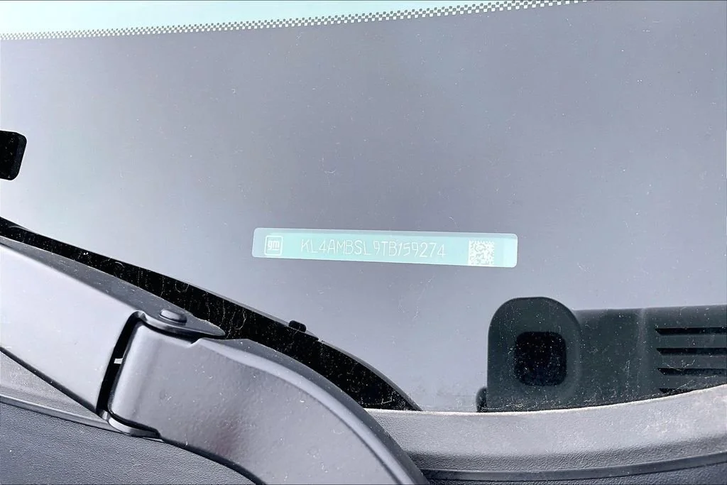 New 2026 Summit White Buick Preferred image 14