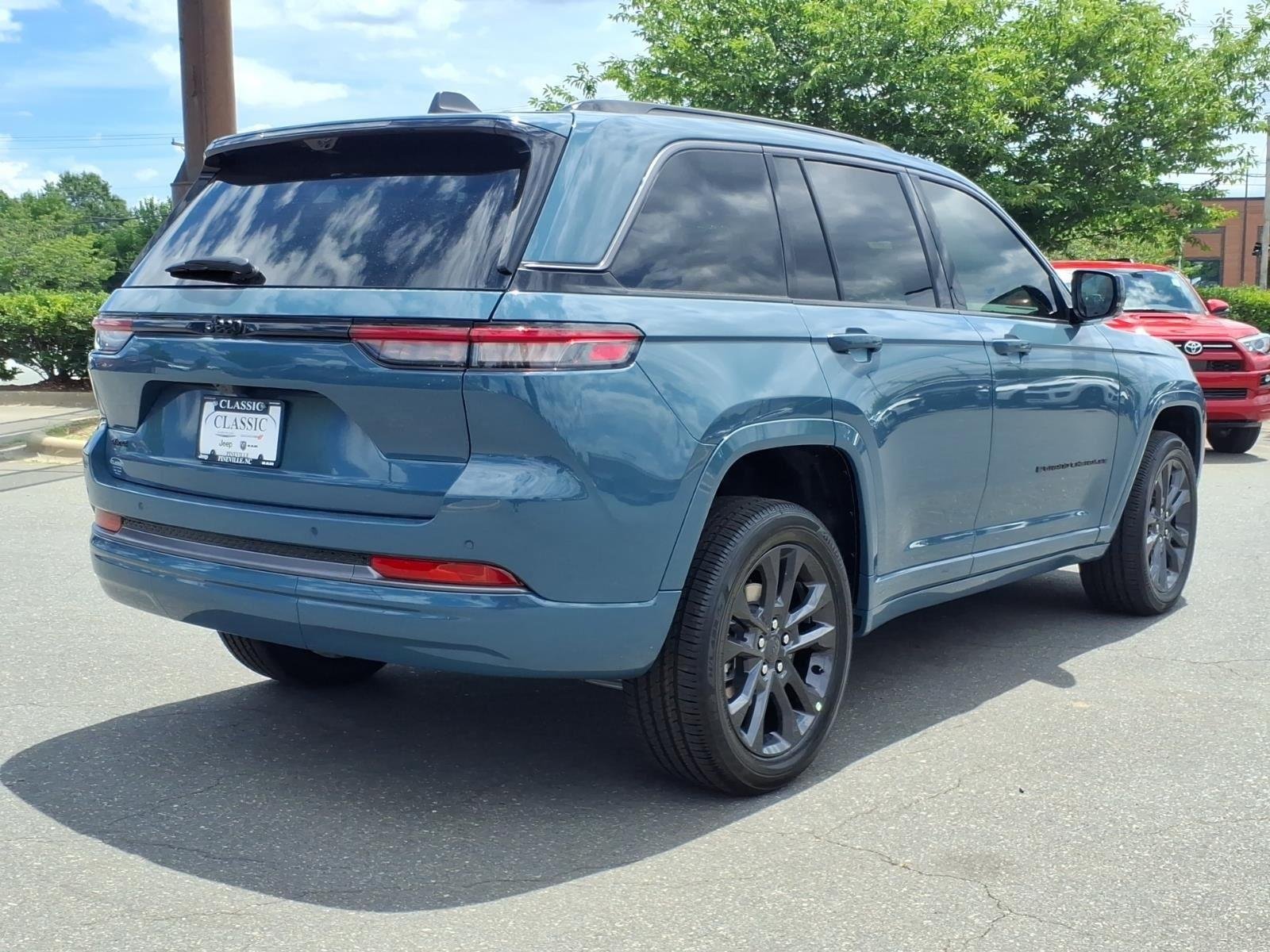 New 2026 Steel Blue Exterior Paint Jeep Limited Reserve image 2