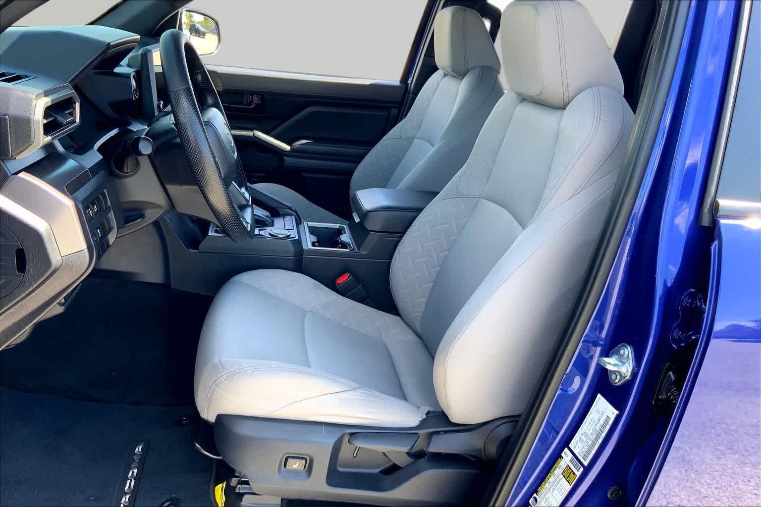 Used 2025 Blue Crush Metallic Toyota SR5 image 8