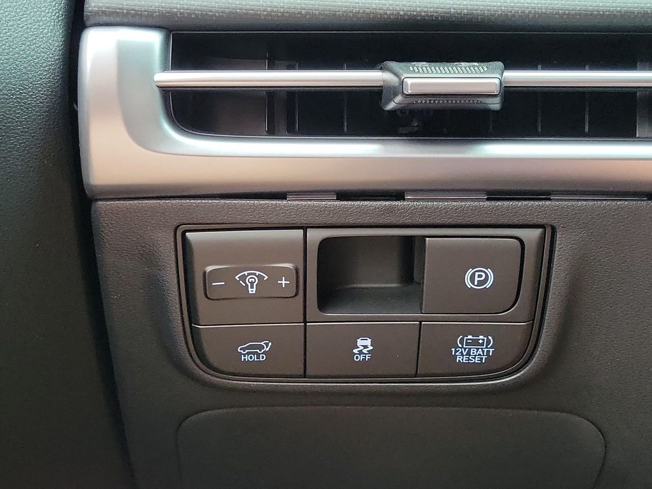 New 2026 Shimmering Silver Hyundai SEL Convenience image 10