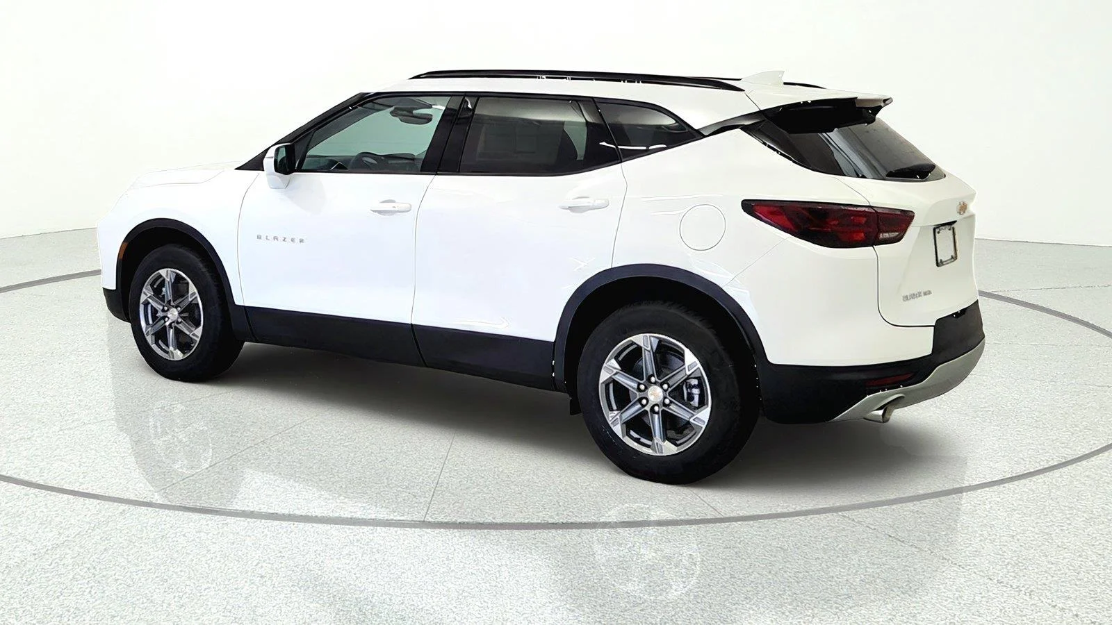 New 2026 Summit White Chevrolet 3LT image 4