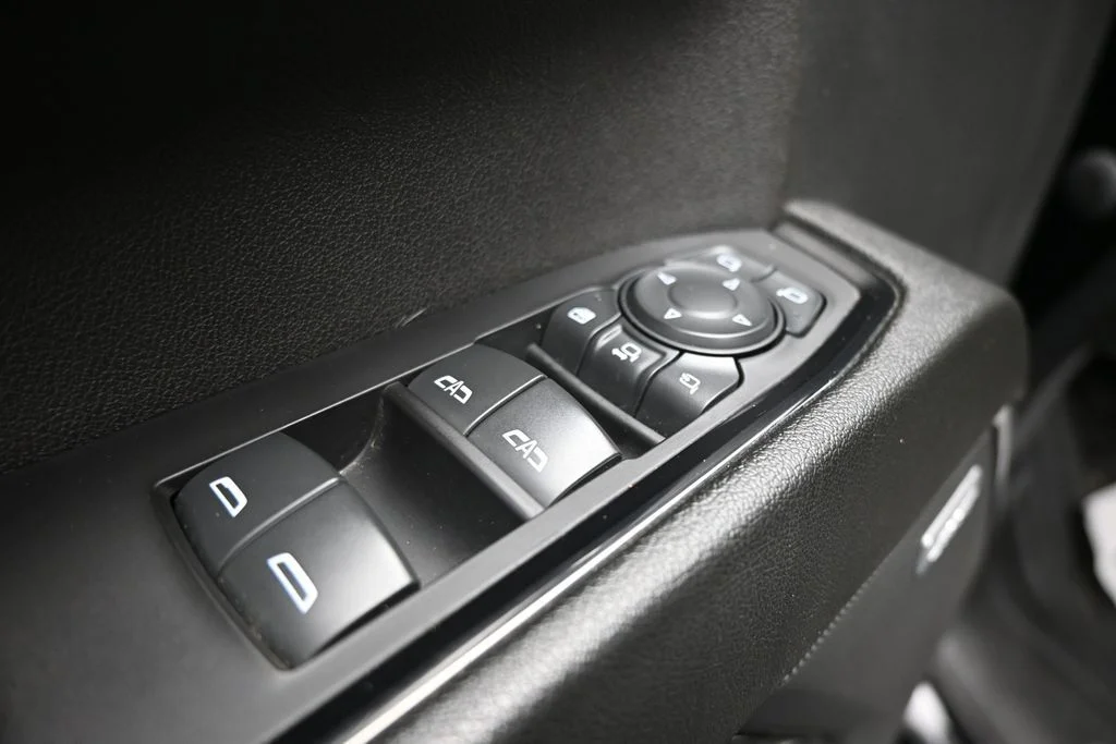 Used 2024  GMC AT4 image 11