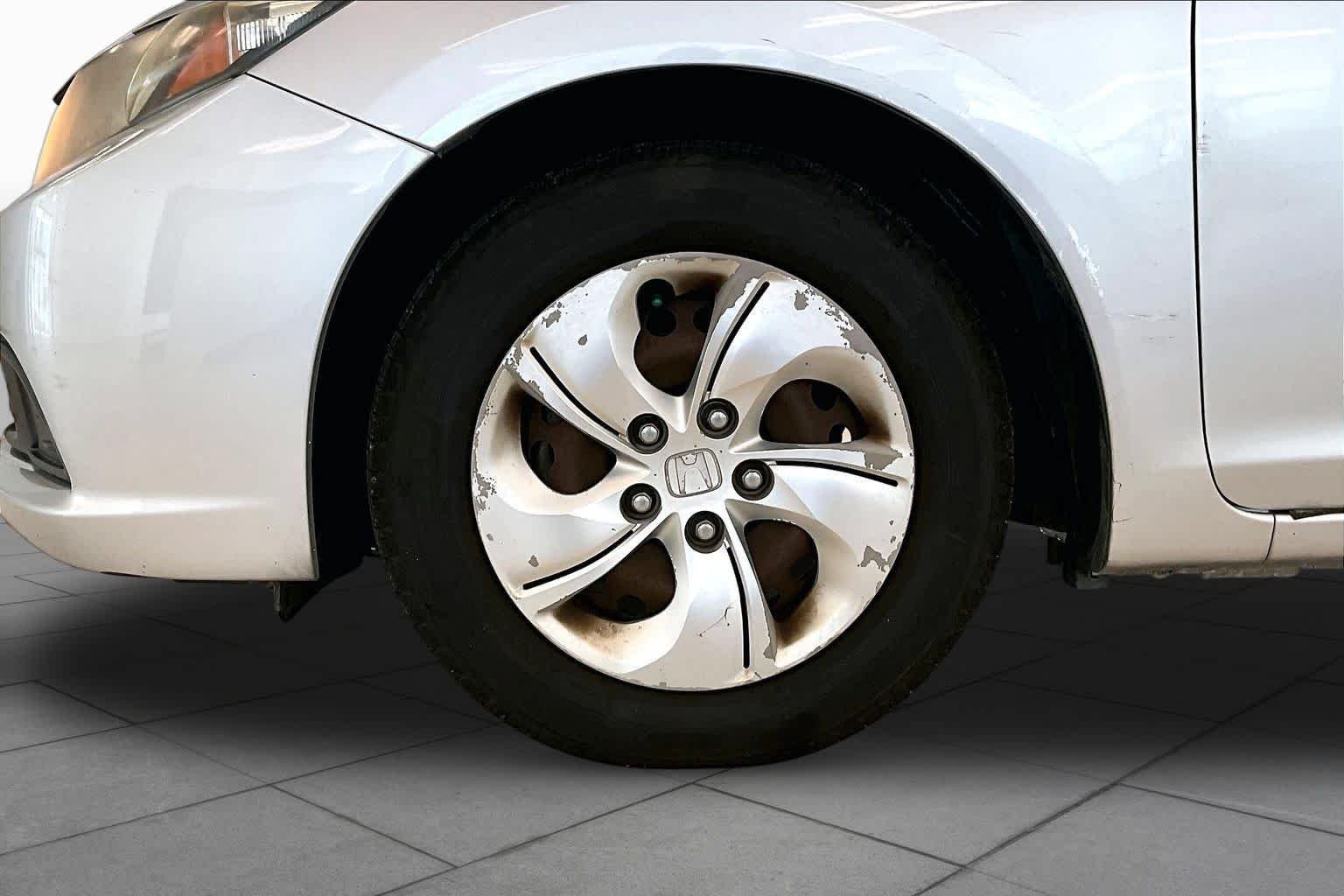 Used 2014 Alabaster Silver Metallic Honda LX image 9