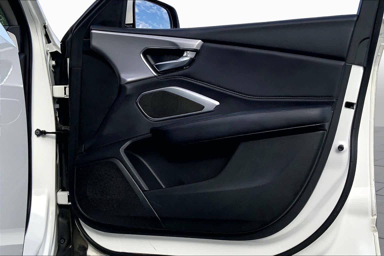 Used 2019 White Diamond Pearl Acura  image 22
