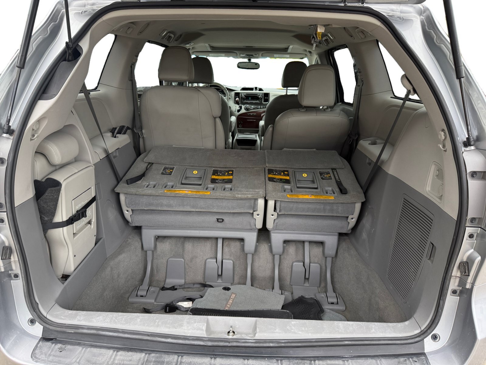 Used 2014 Silver Sky Metallic Toyota XLE image 17