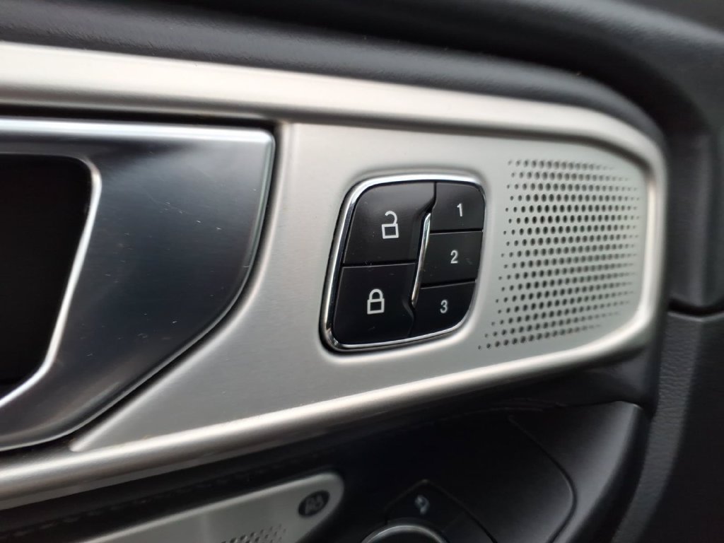 Used 2020 Black Metallic Ford Platinum image 12