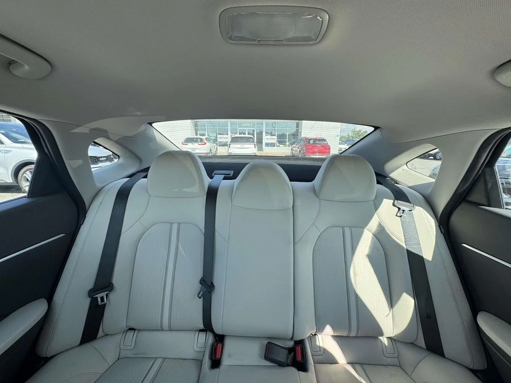 Used 2021 Blue Hyundai Blue image 19