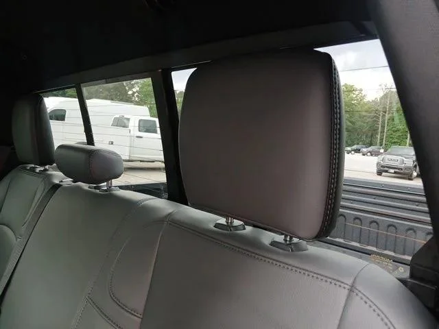 New 2026 Diamond Black Crystal Pearl-Coat Exterior Paint RAM TRADESMAN image 19