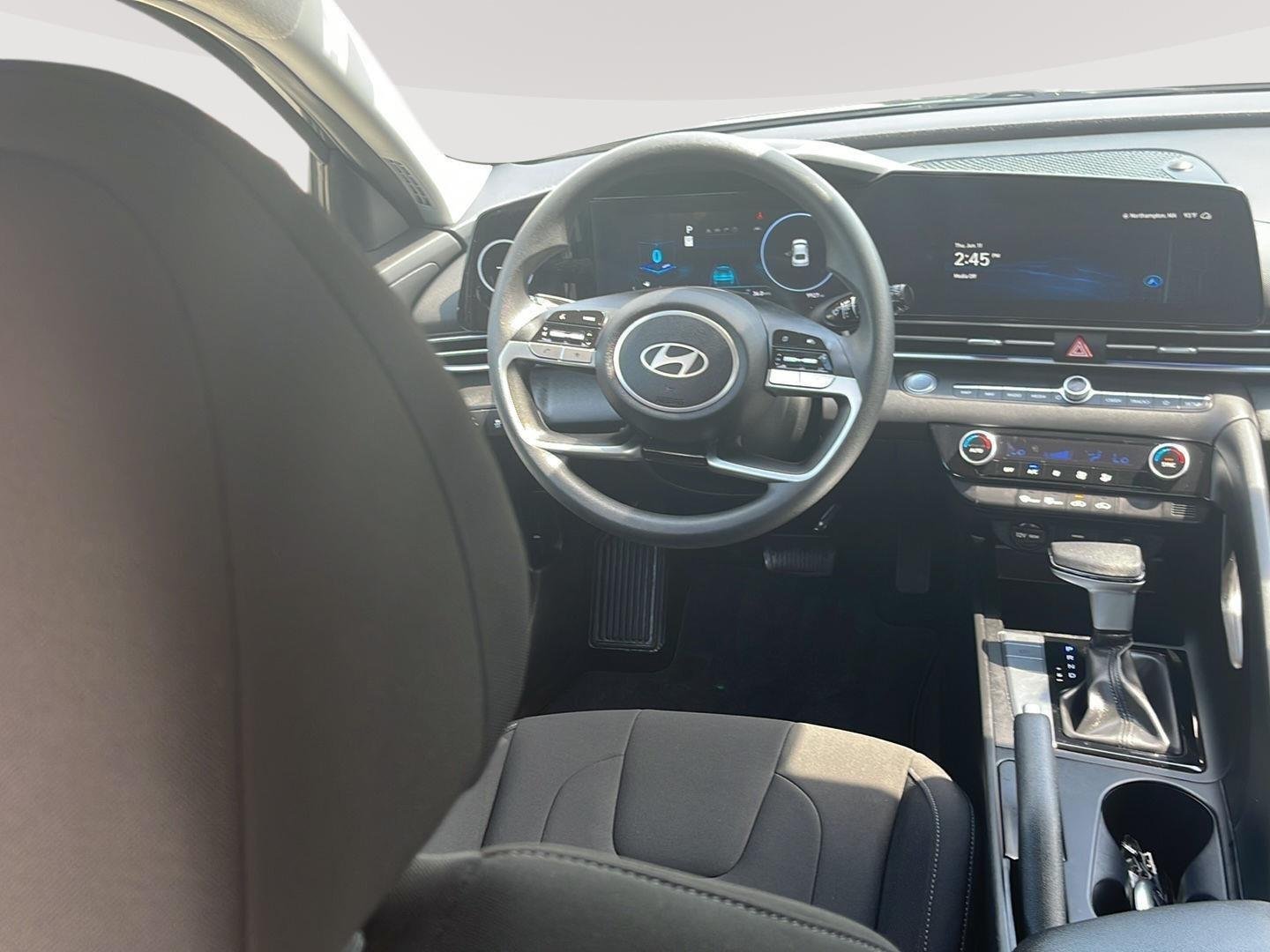 2024 Hyundai Elantra SEL - Photo 23