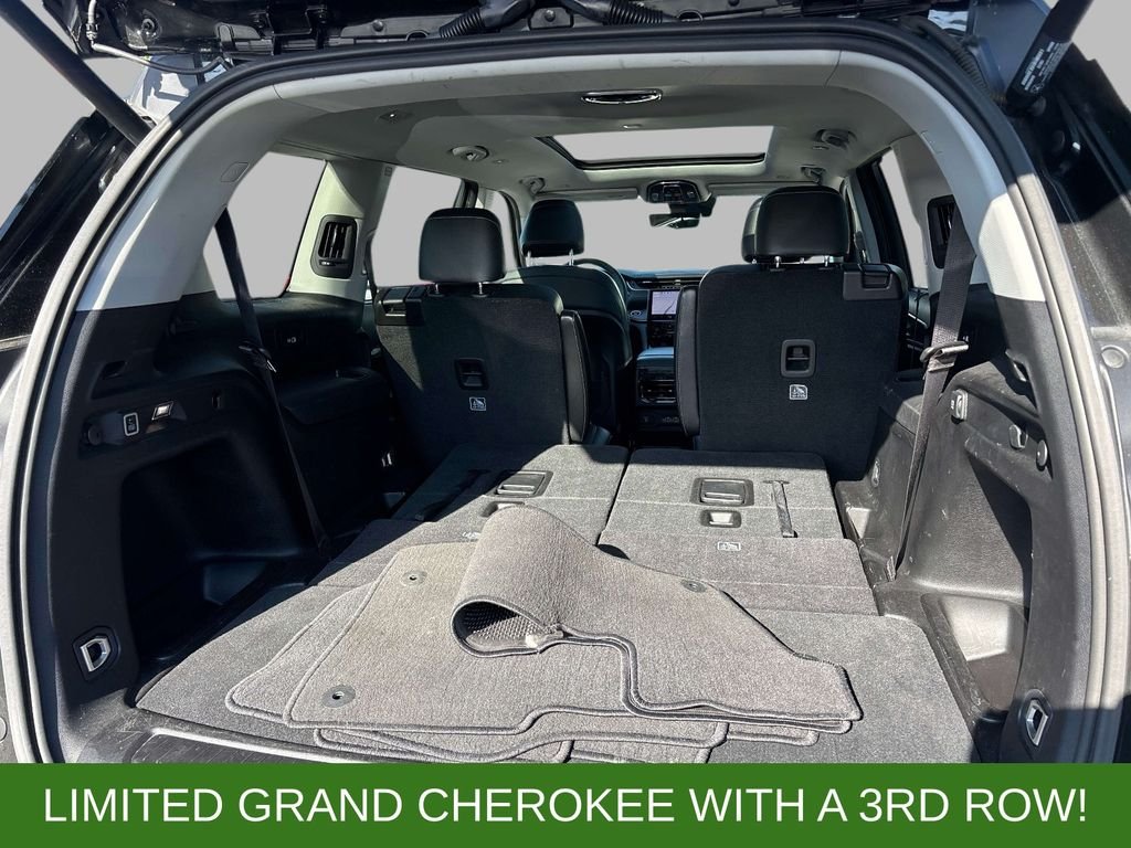 Used 2023  Jeep Limited image 16