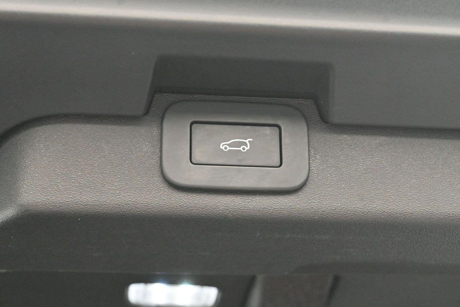Used 2023 Black Land Rover S R-Dynamic image 13