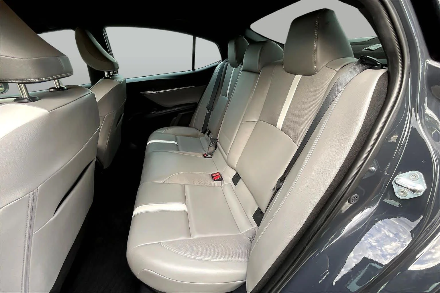 Used 2025 Underground Toyota SE image 19