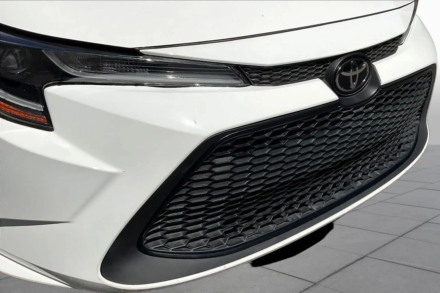 Used 2021 Super White Toyota LE image 29