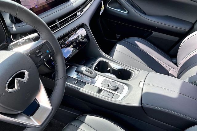 New 2027 RADIANT WHITE INFINITI LUXE image 14