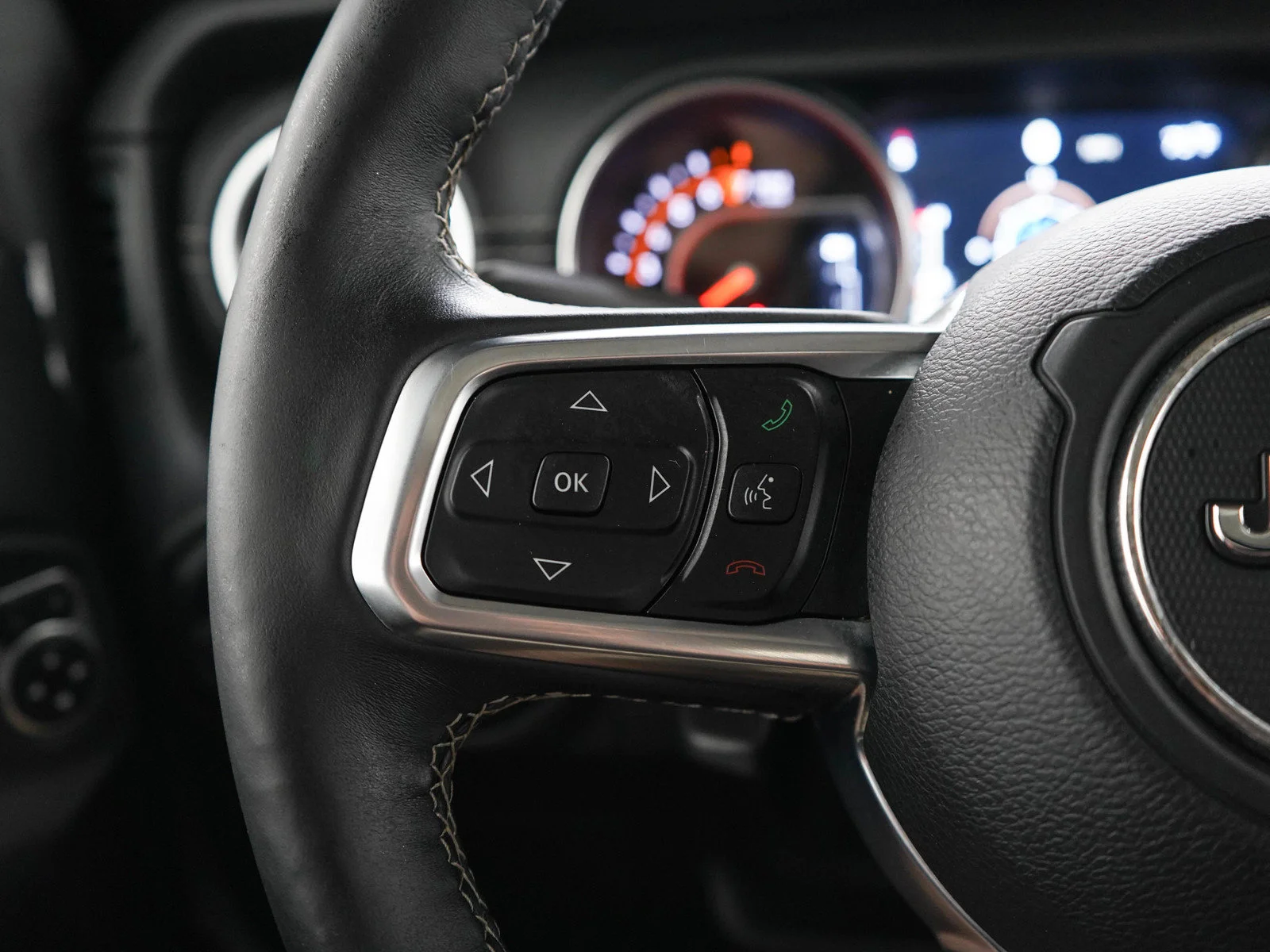 Used 2019 Sting-Gray Clearcoat Jeep Unlimited Sahara image 24