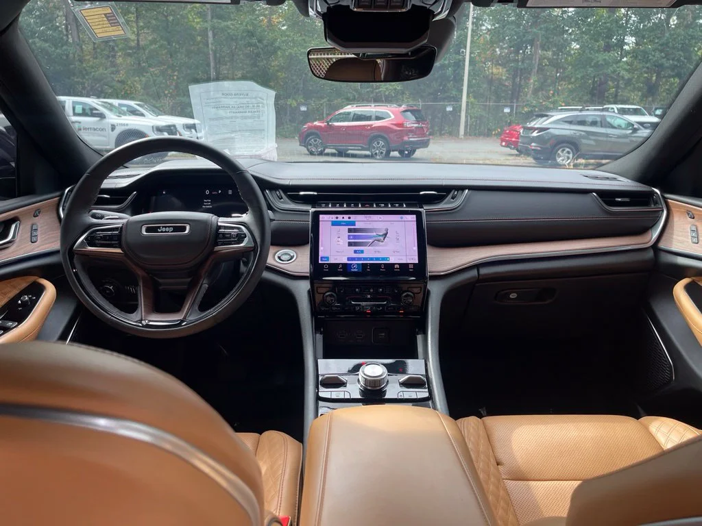 Used 2024 White Jeep Summit image 10