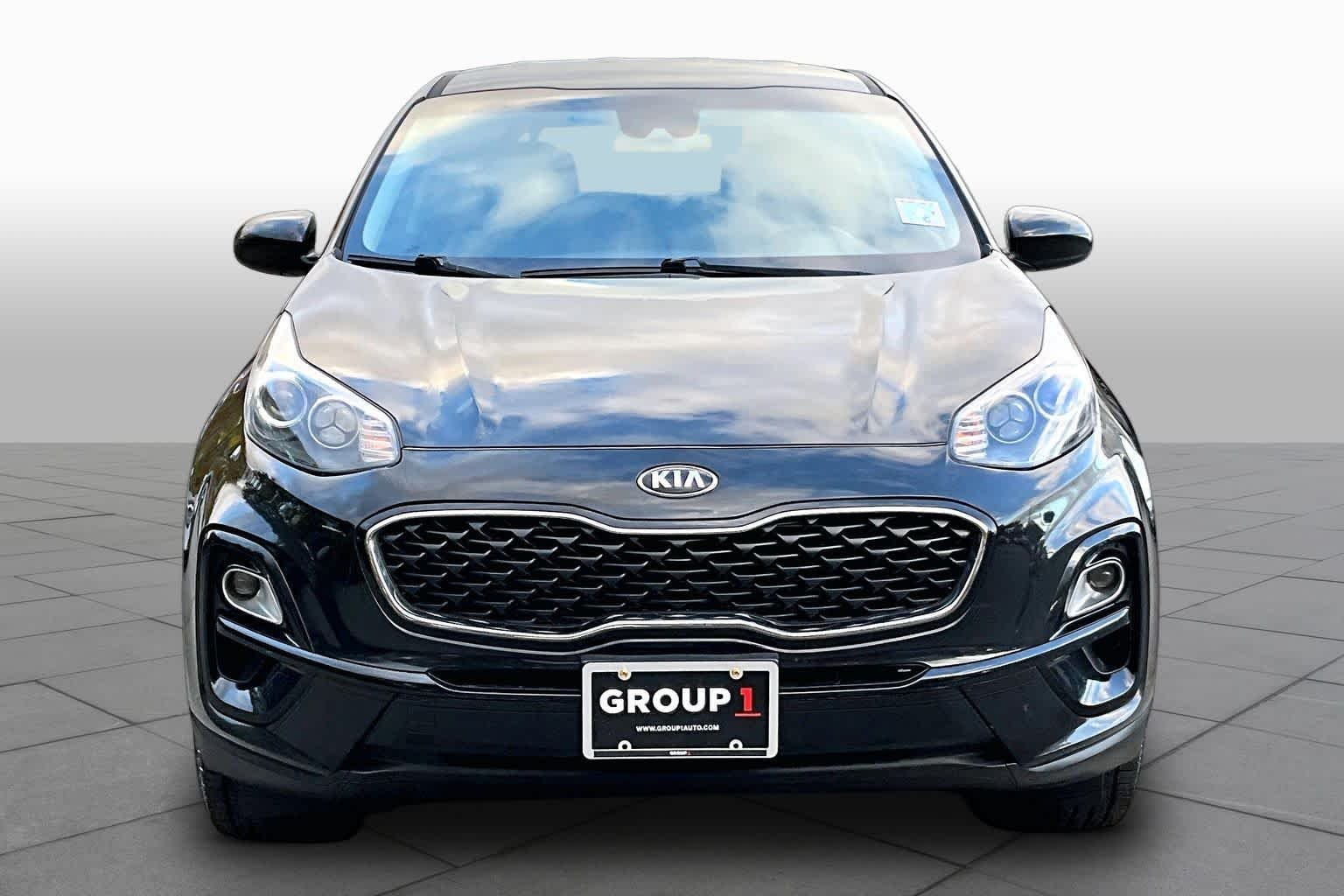 Used 2020 Black Cherry Pearl Kia LX image 4