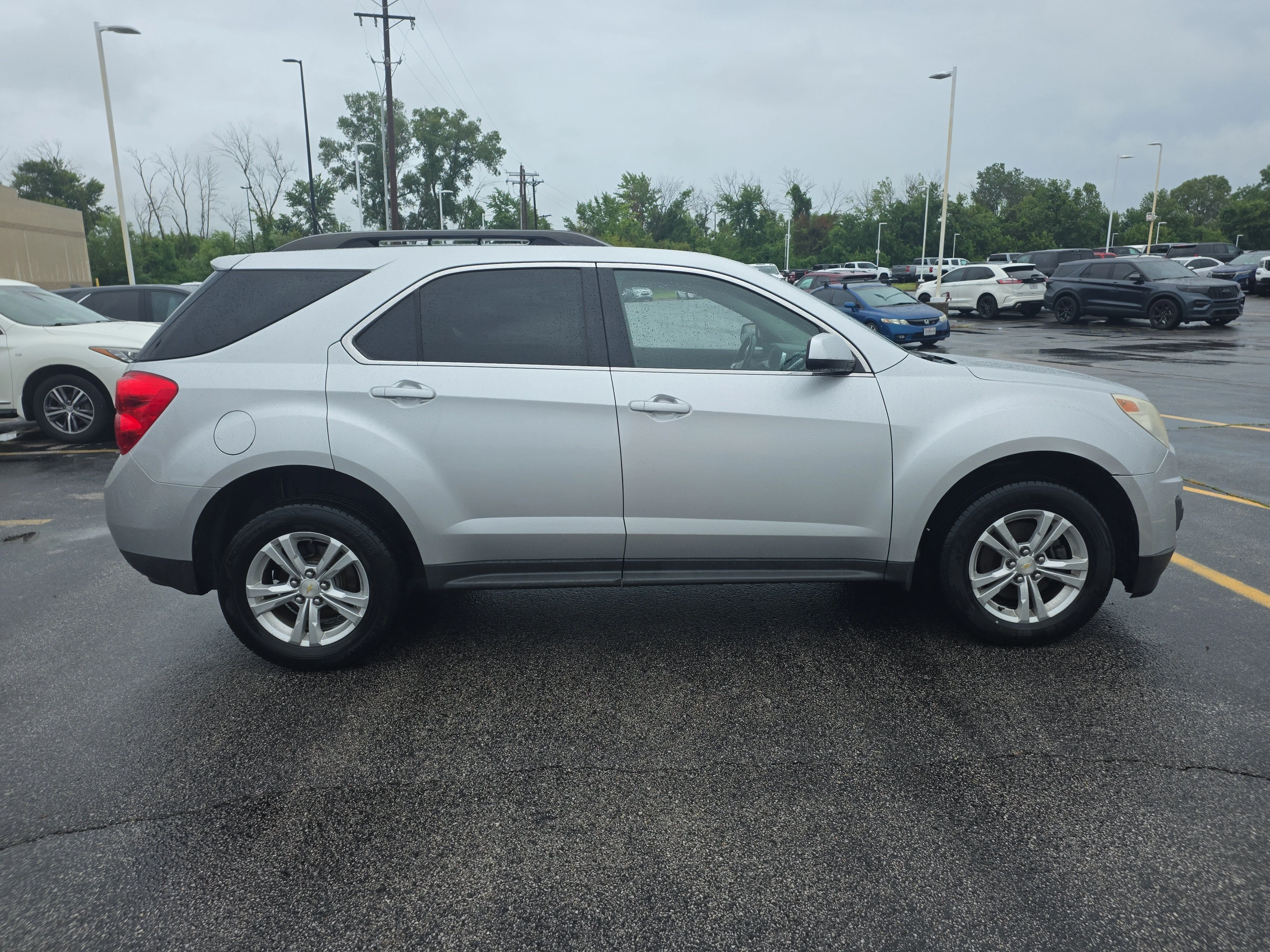 Used 2014 Silver Ice Metallic Chevrolet LT image 3