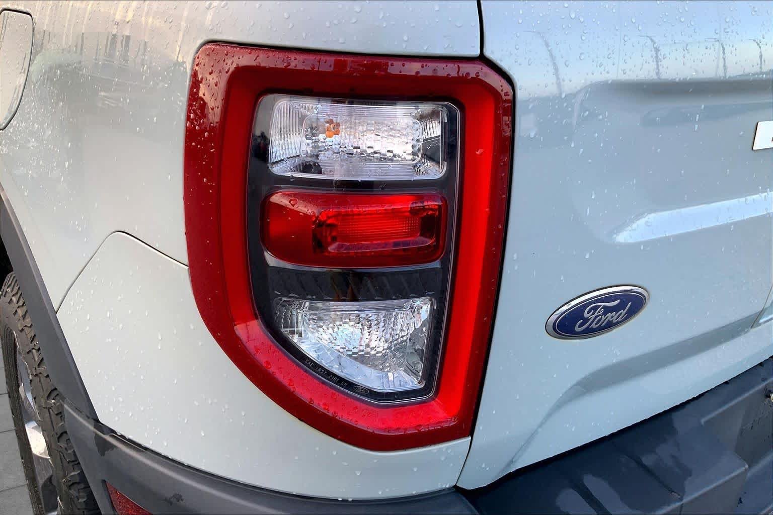 Used 2022 Cactus Grey Ford Badlands image 27