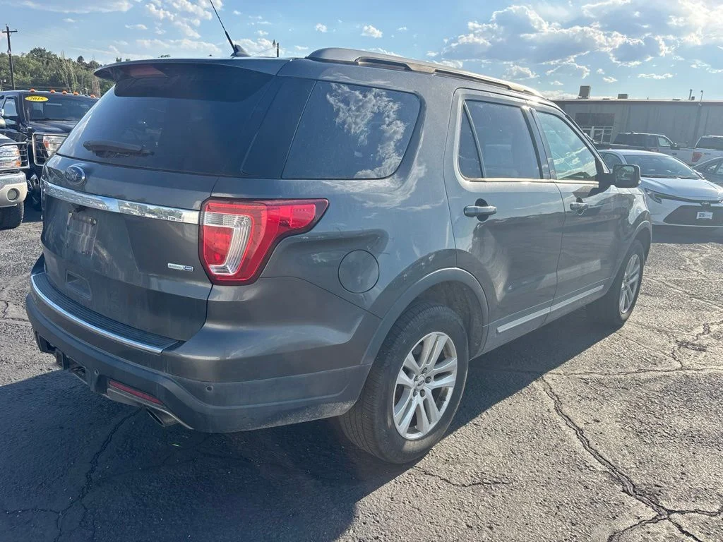 Used 2018 Magnetic Ford XLT image 4