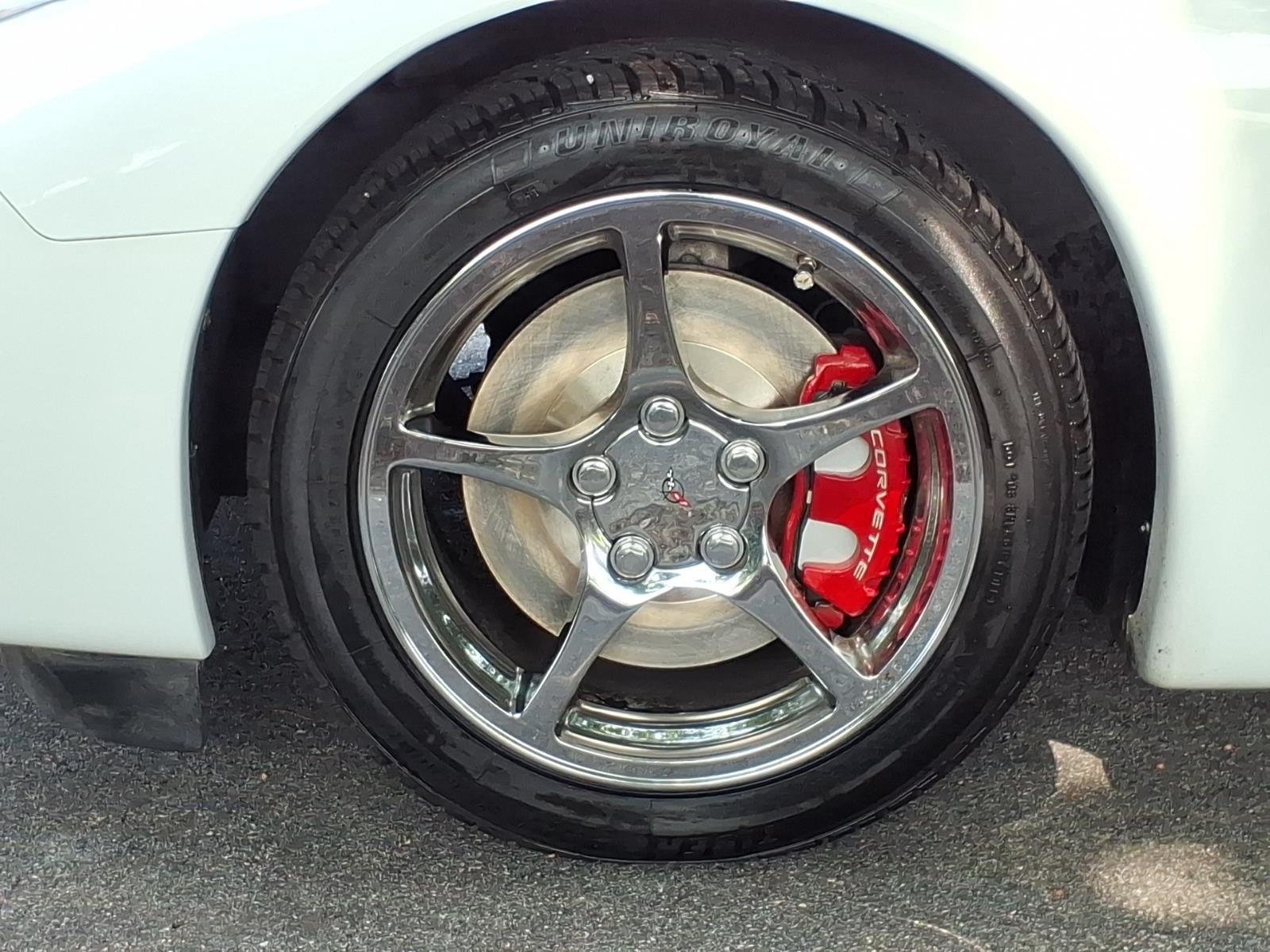 Used 1997 Arctic White Chevrolet  image 4
