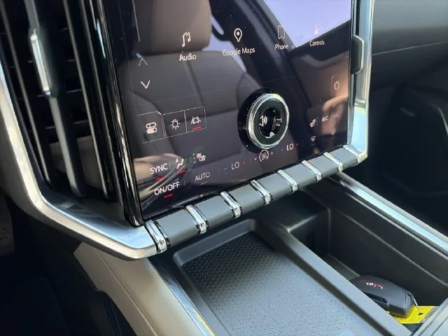 New 2027 Silver GMC Elevation image 19