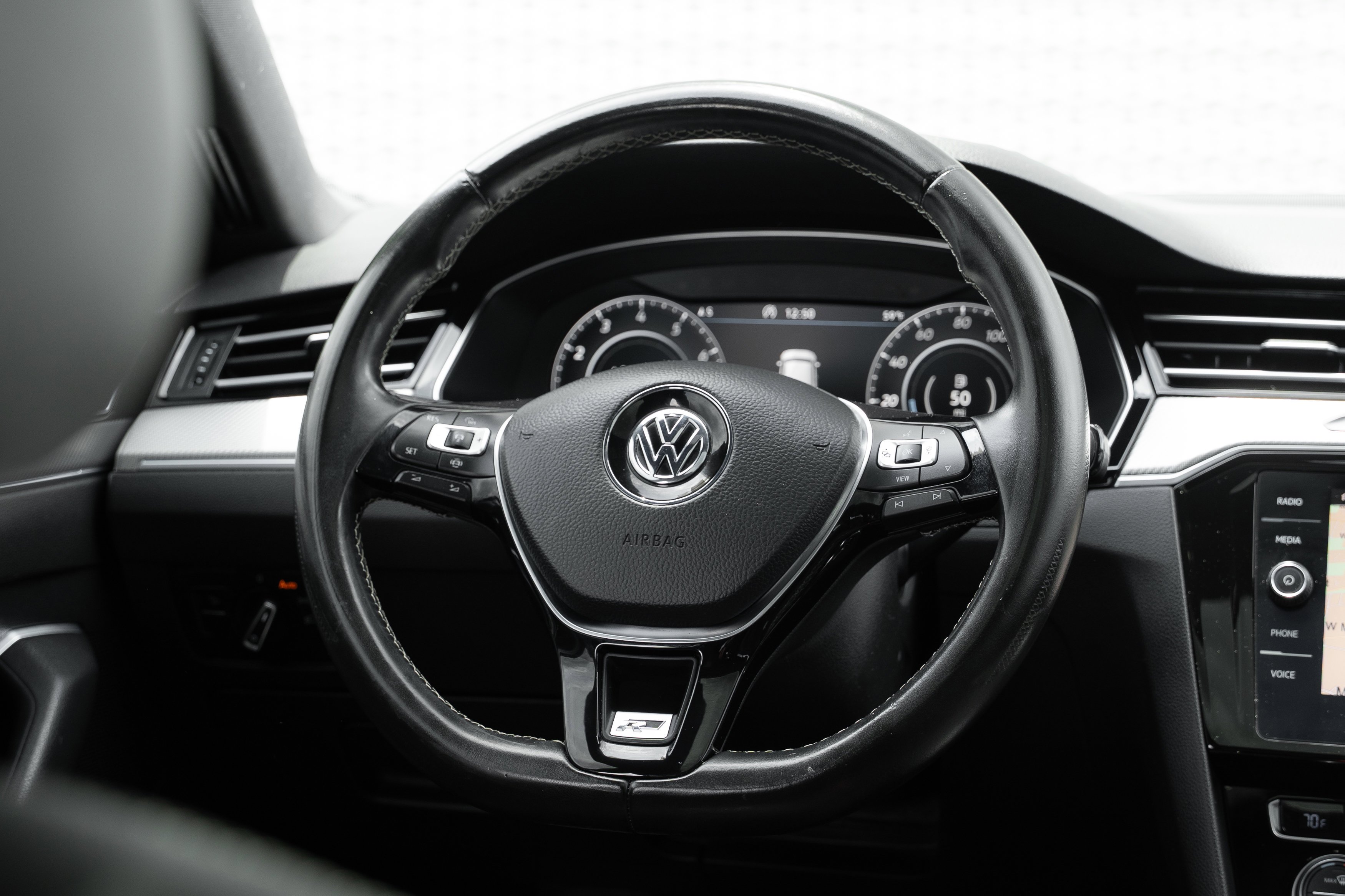 Used 2019 Pyrite Silver Metallic Volkswagen SEL Premium R-Line image 9
