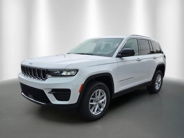 New 2026 Bright White Clear-Coat Exterior Paint Jeep Laredo X image 2