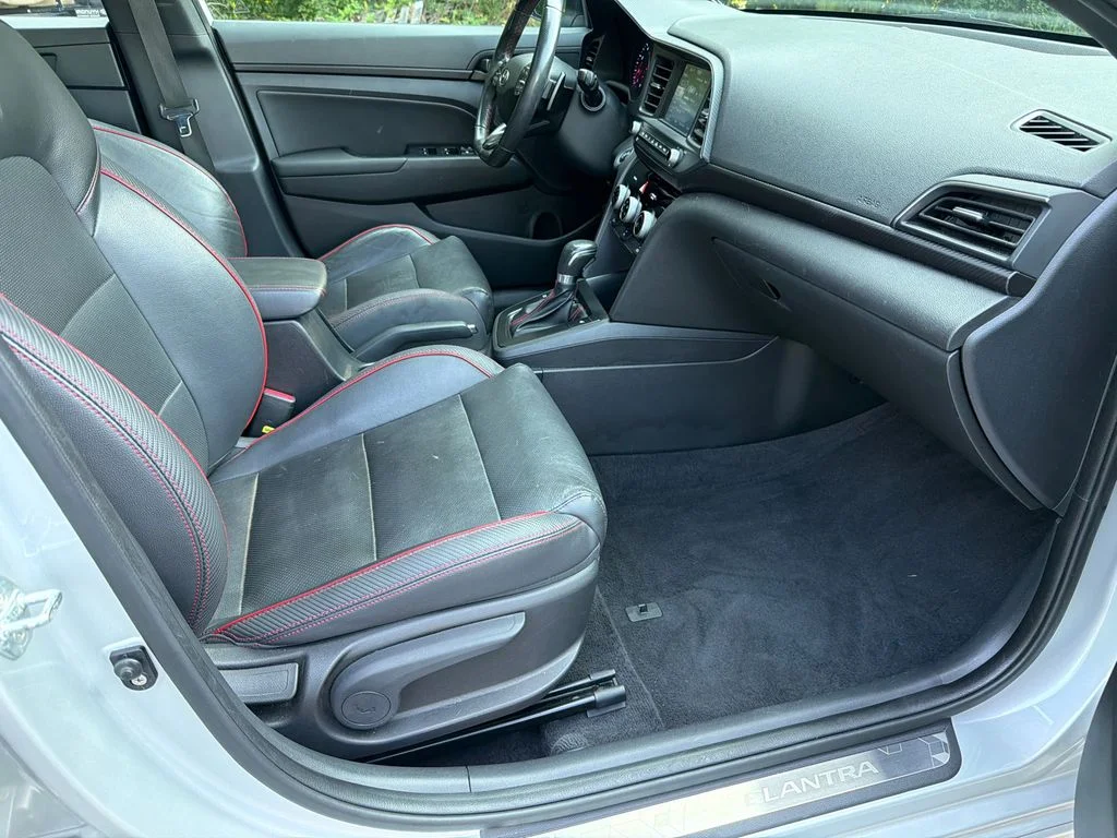 Used 2019 Silver Hyundai Sport image 13