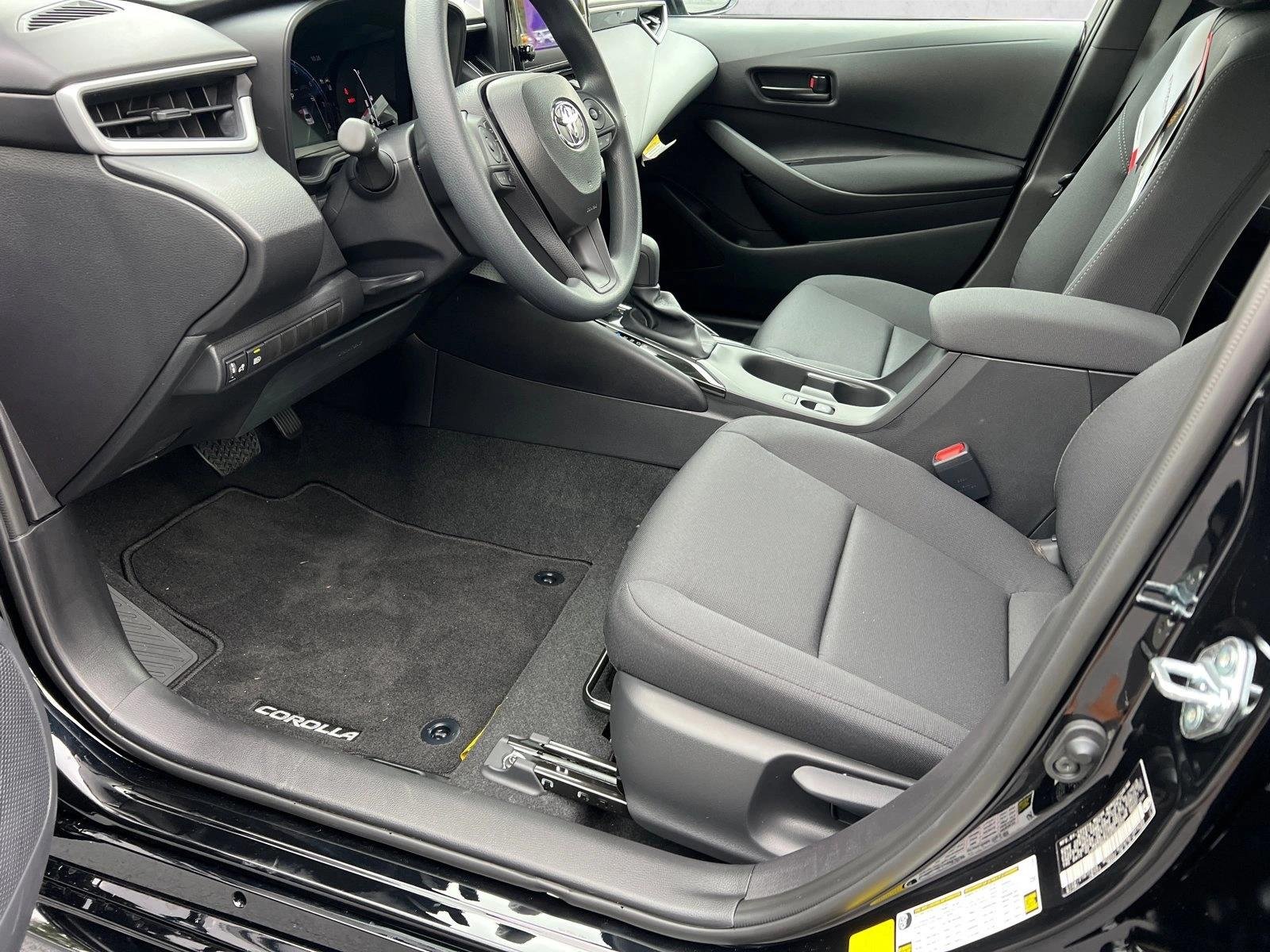 2026 Toyota Corolla LE - Photo 9