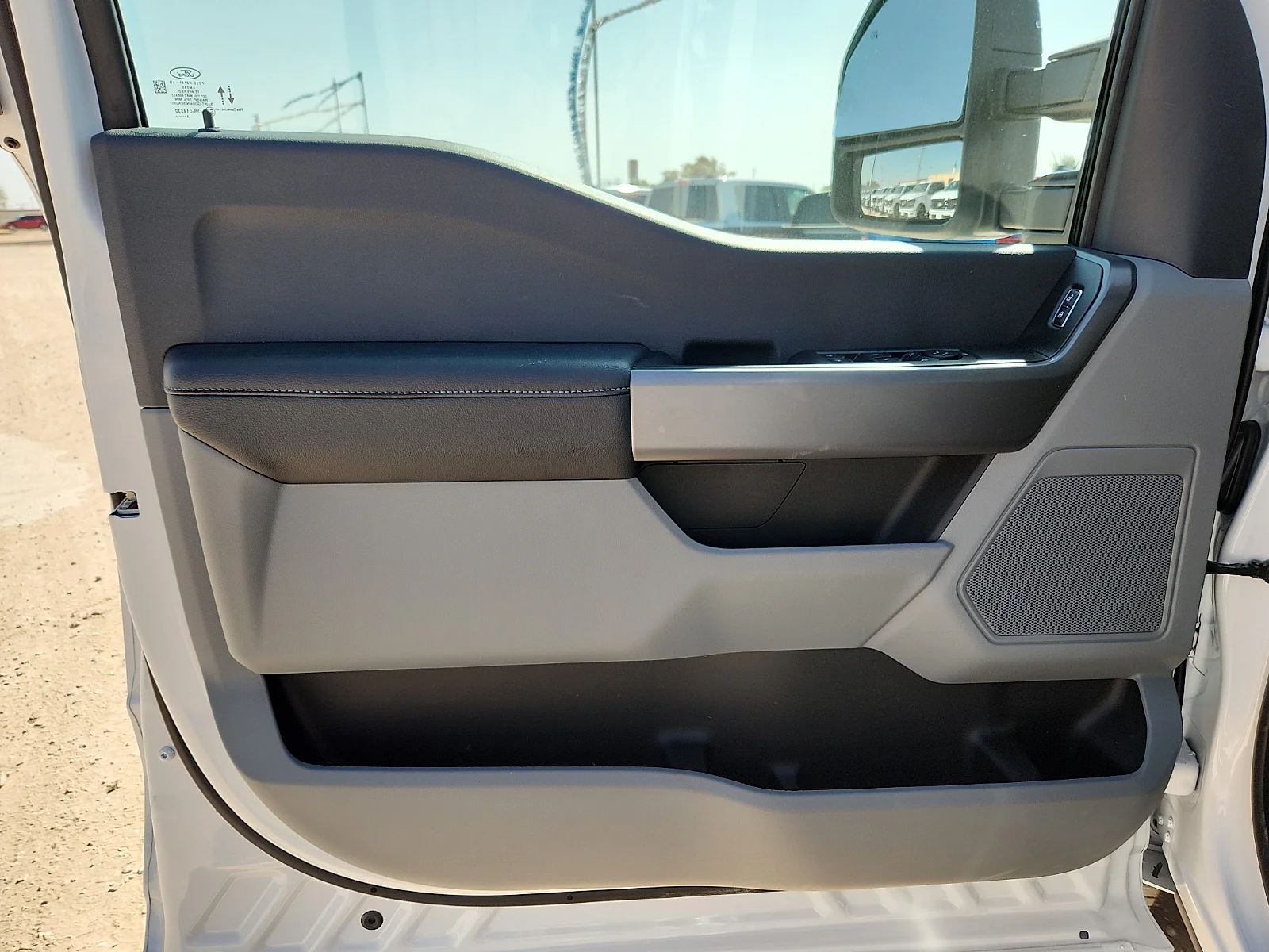 New 2027 Oxford White Ford XL image 14