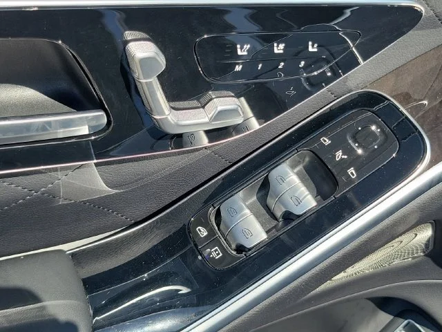 Used 2022 Black Mercedes-Benz S 580 image 25