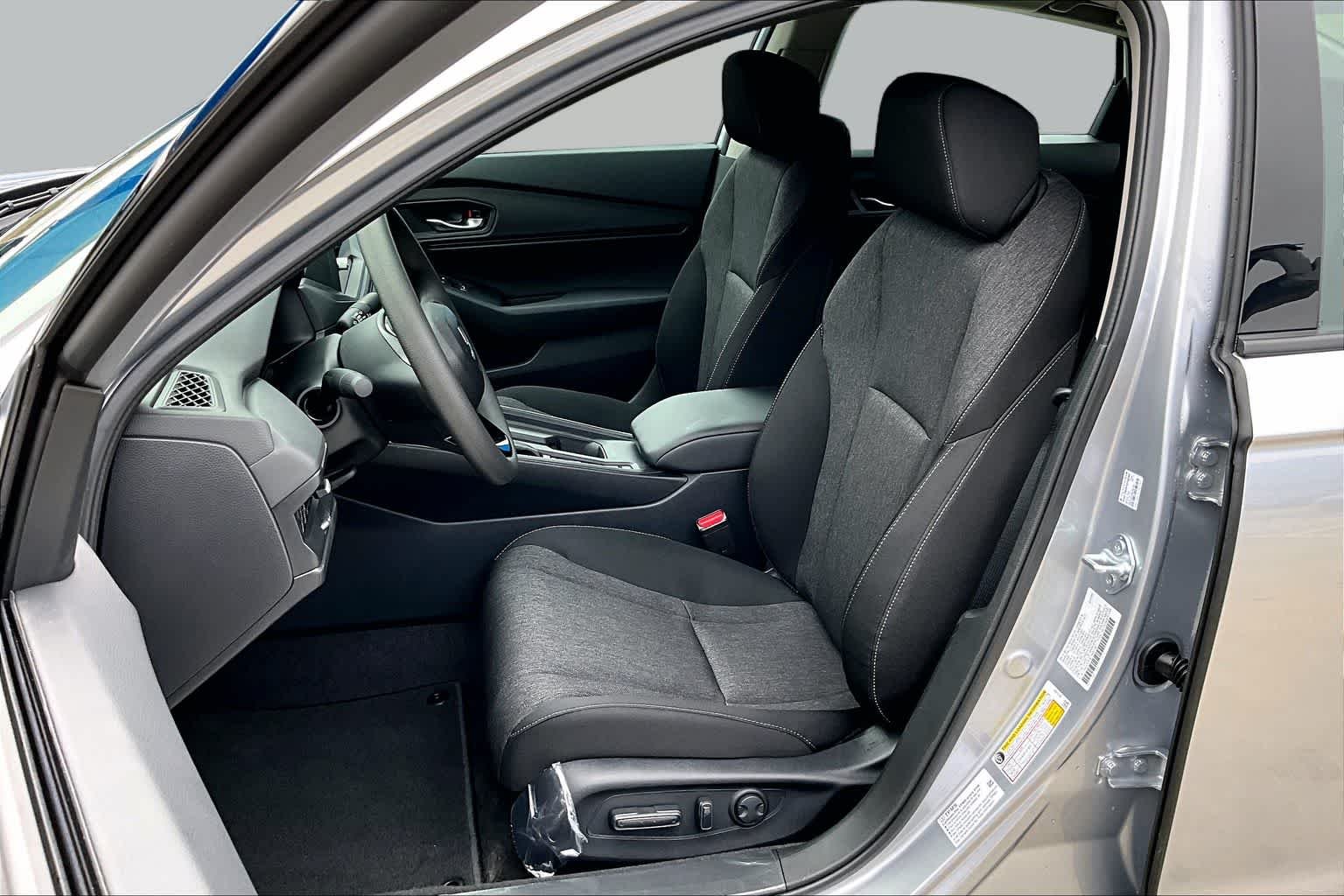 New 2026 Solar Silver Metallic Honda SE image 9