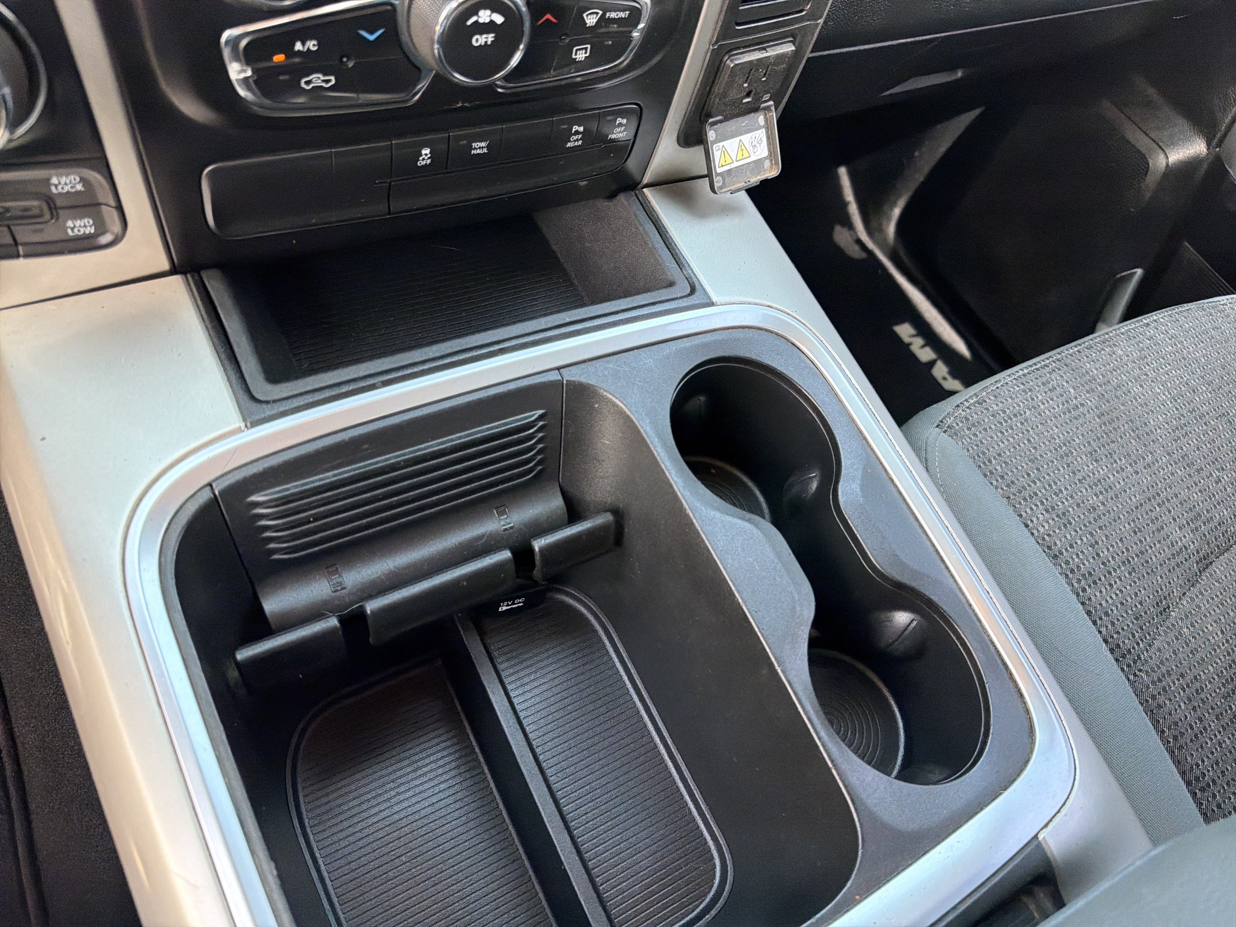 Used 2018 Bright White Clearcoat Ram Big Horn image 33