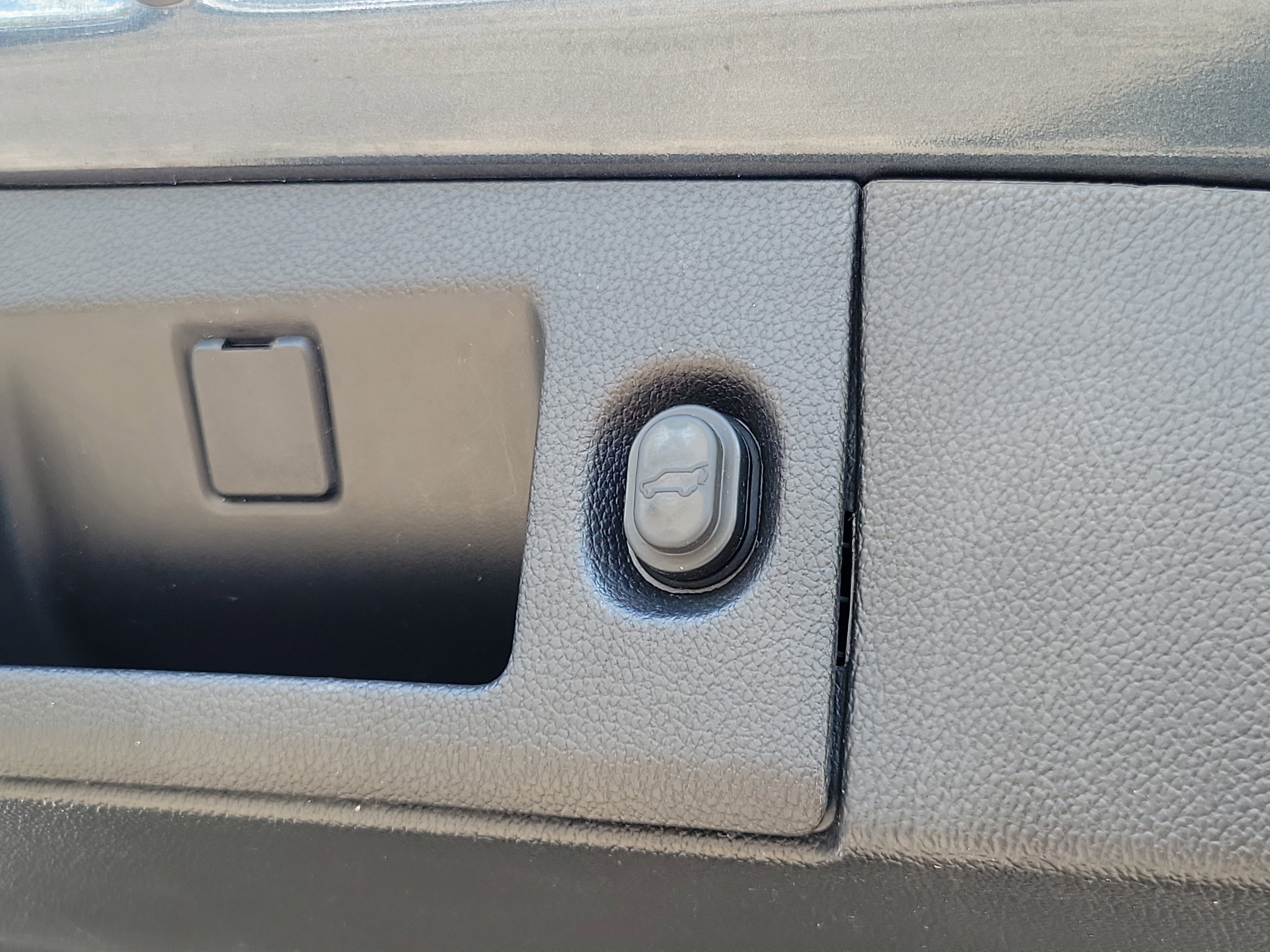 Used 2019 Blue Chevrolet Premier image 11
