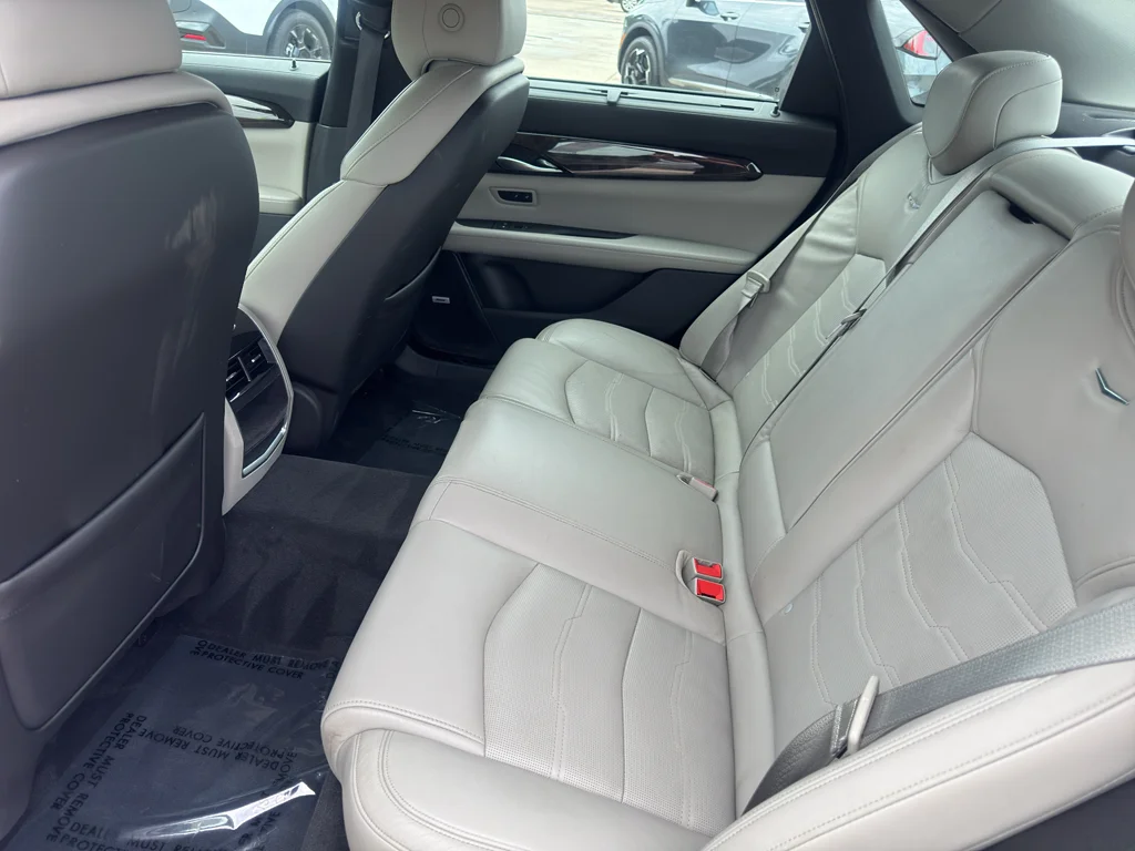 Used 2017 Crystal White Tricoat Cadillac Premium Luxury AWD image 12