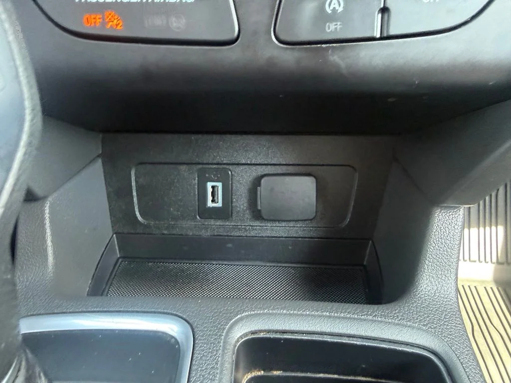 Used 2018 Black Ford SE image 27