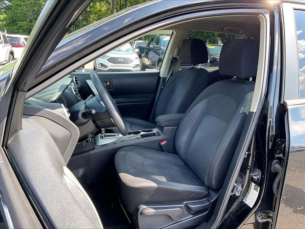 Used 2015 Black Nissan S image 10