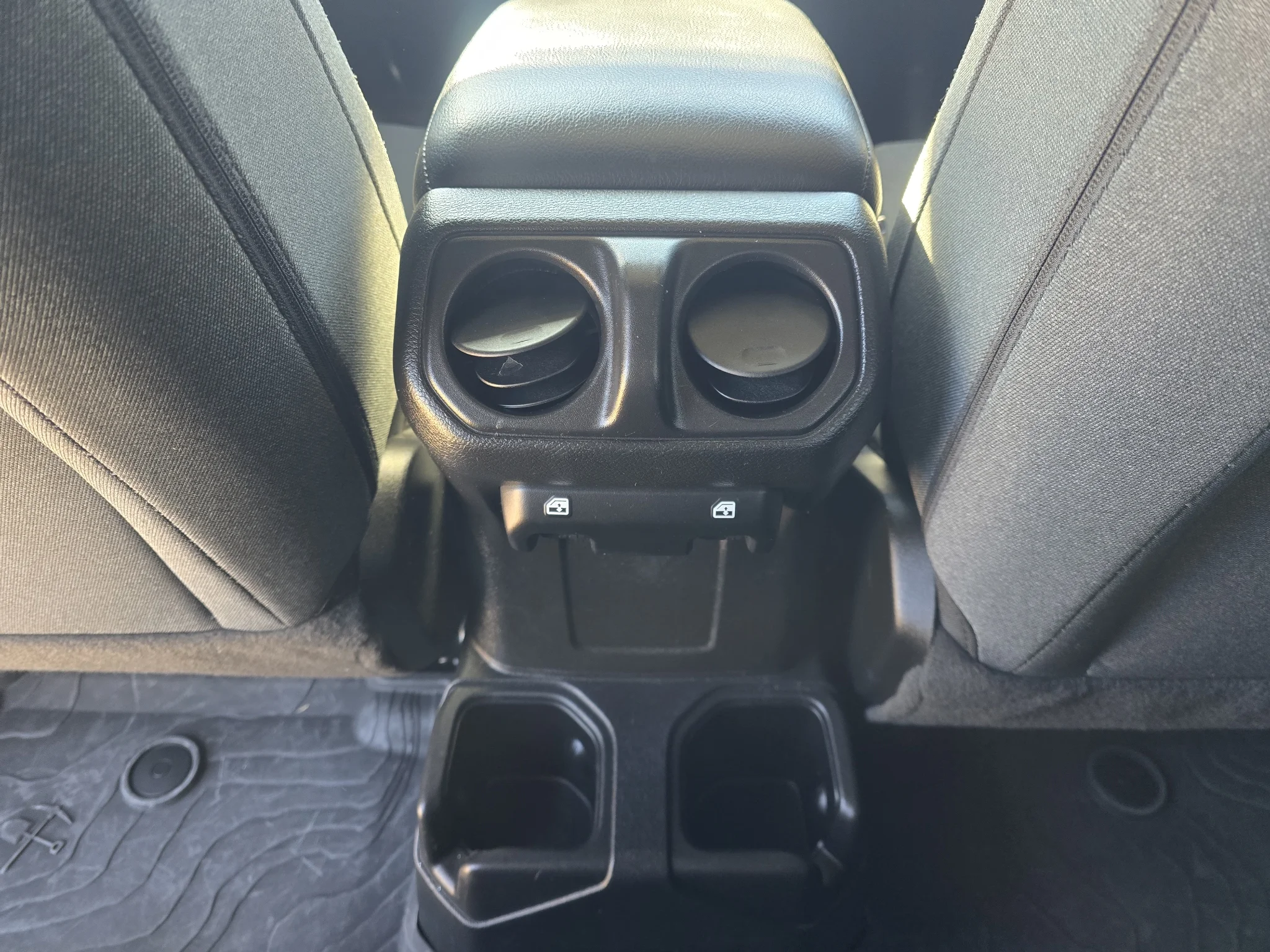 Used 2024 Silver Zynith Clearcoat Jeep Sport S image 29