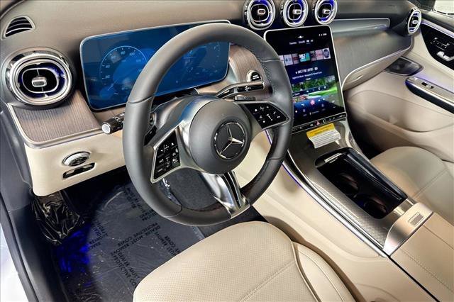 New 2026 Polar White Mercedes-Benz GLC 300 image 39