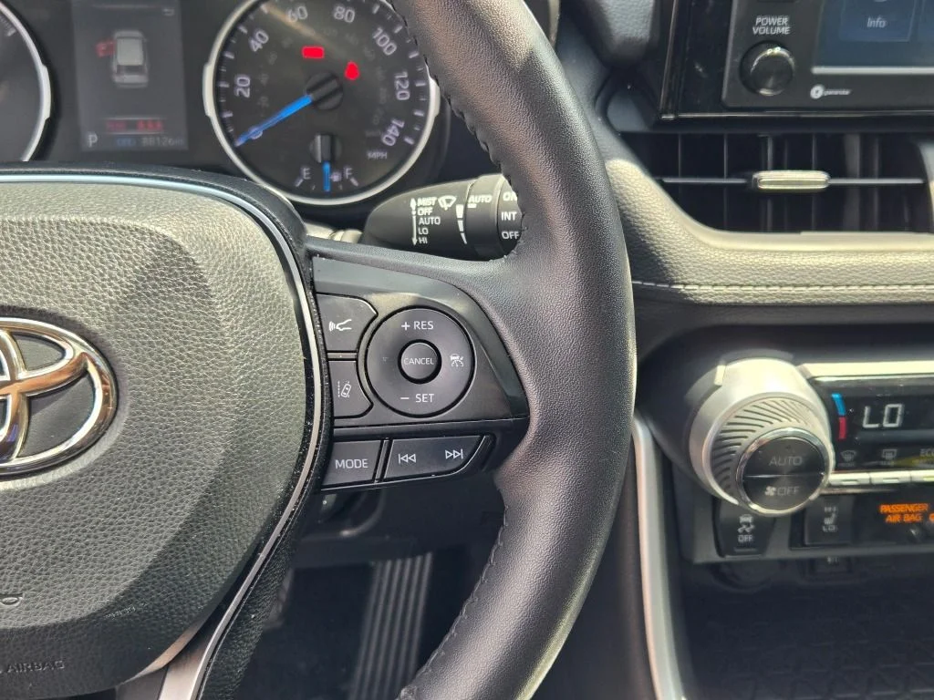 Used 2021 White Toyota XLE image 33
