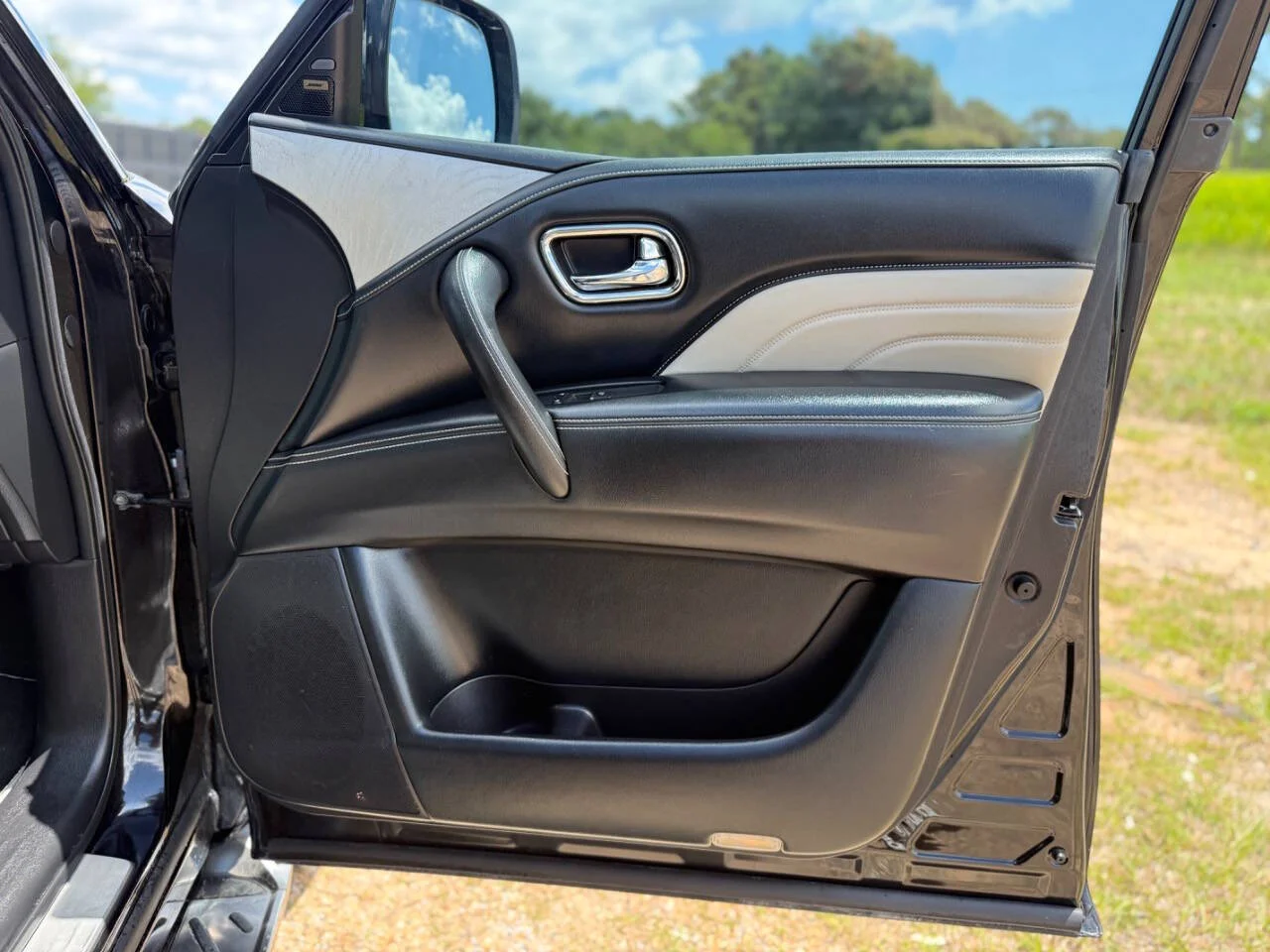 Used 2019 Black INFINITI Limited AWD 4dr SUV image 34