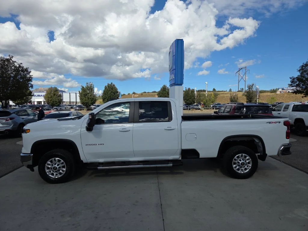 Used 2025 White Chevrolet LT image 8