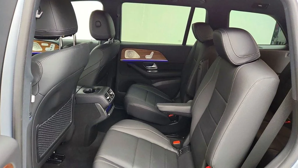 Used 2025 Cirrus Silver Metallic Mercedes-Benz GLS 450 4MATIC SUV w/ AMG® Line, Trailer Hitch & 5-Zone Climate image 19