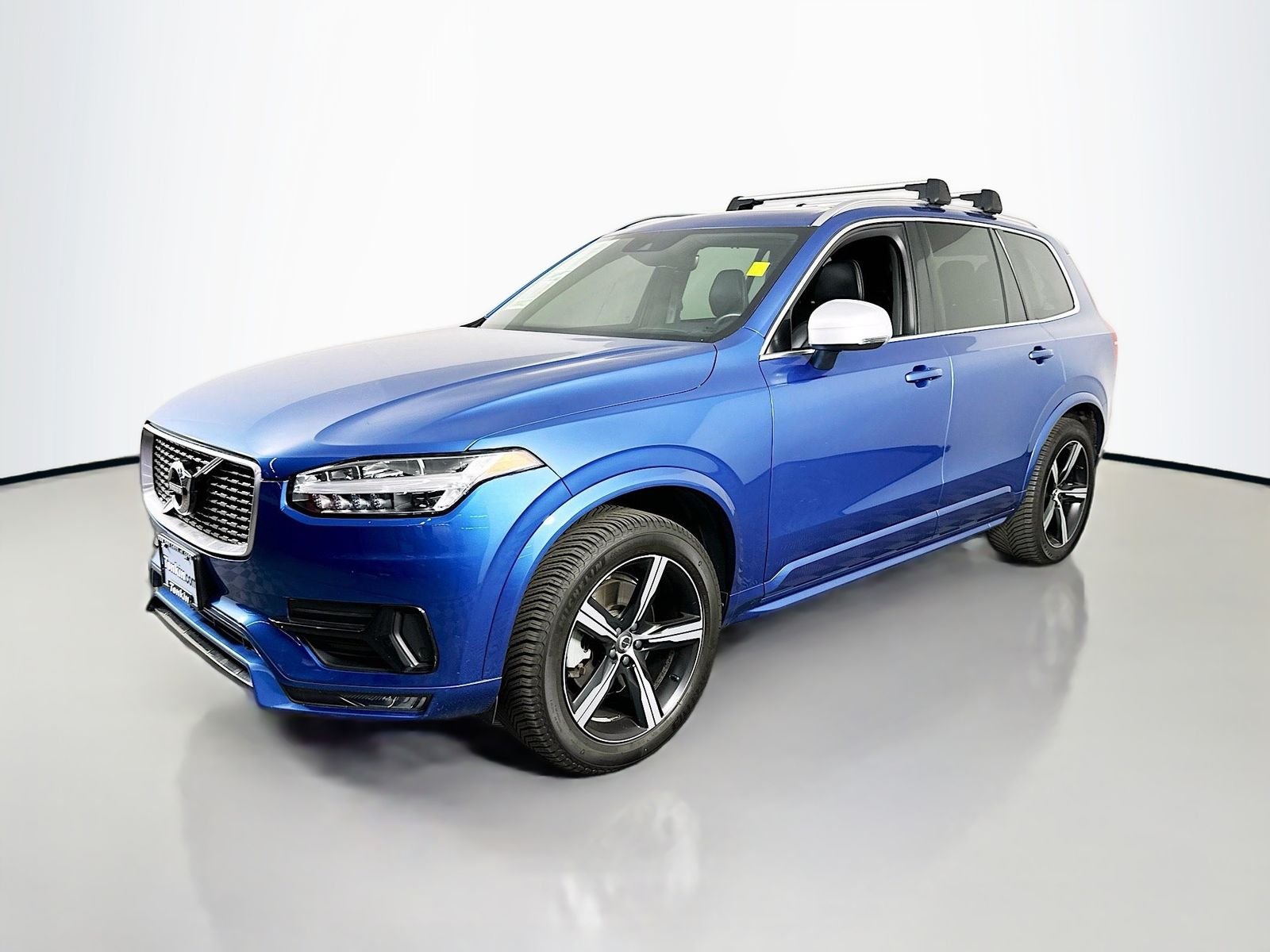 Used 2019 Blue Metallic Volvo T6 R-Design image 3
