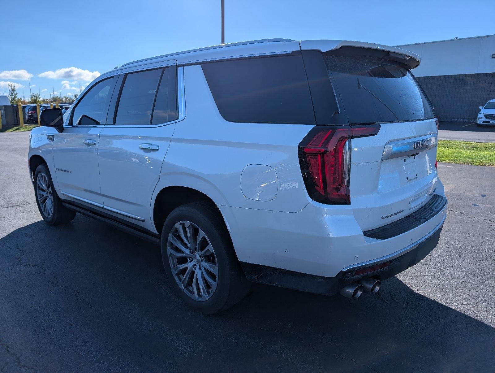 Used 2023 White Frost Tricoat GMC Denali image 5