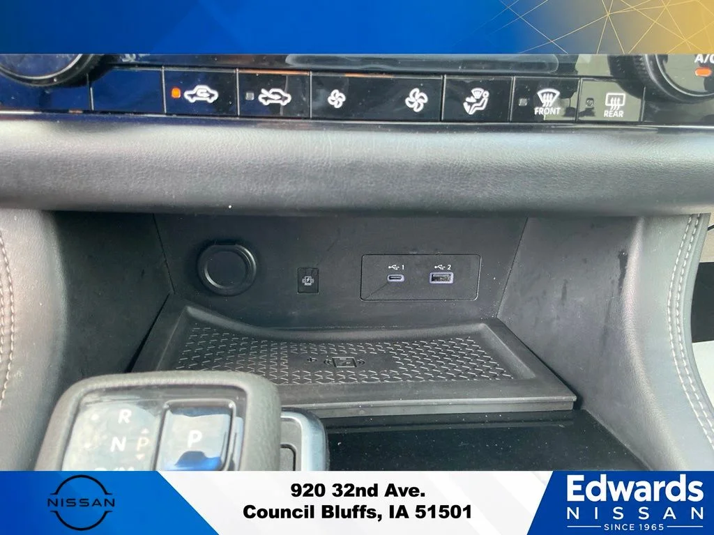 Used 2022 Black Nissan Platinum image 32