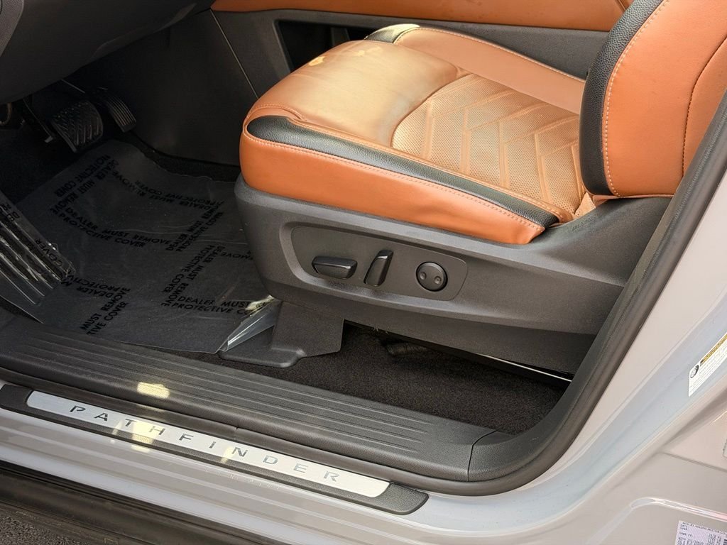 Used 2024 Gray Nissan Platinum image 28